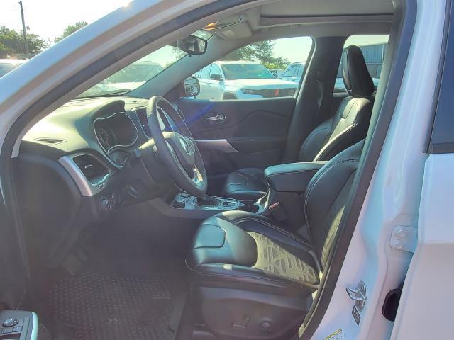Photo of 2022 Bright White Clearcoat Jeep Cherokee