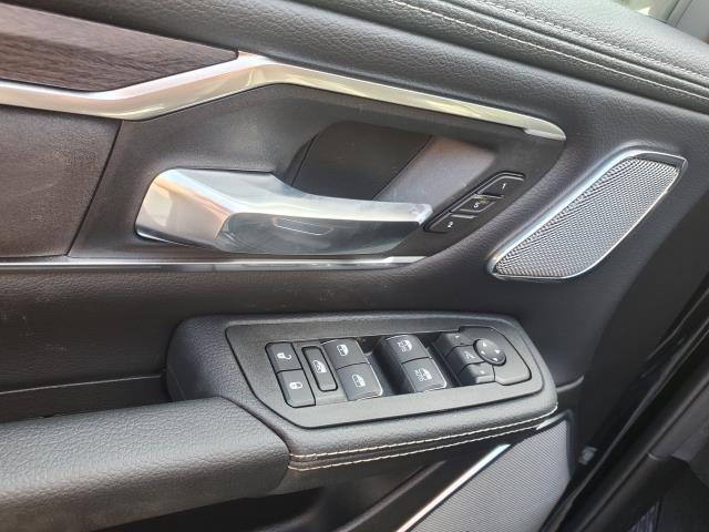 Photo of 2026 Diamond Black Crystal Pearlcoat RAM 1500