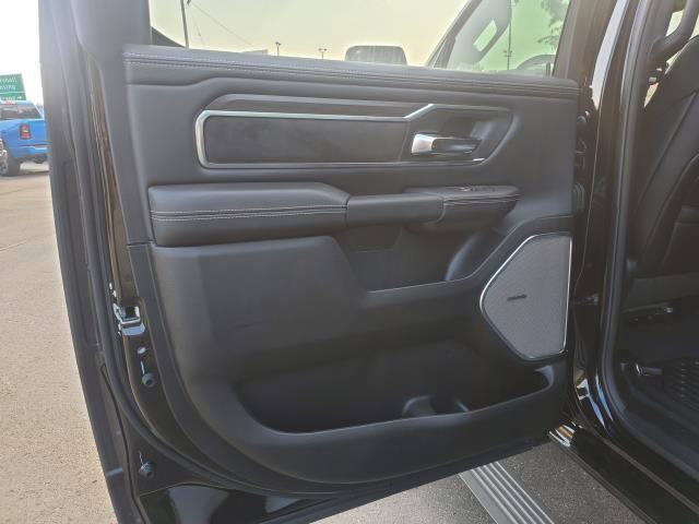 Photo of 2026 Diamond Black Crystal Pearlcoat RAM 1500