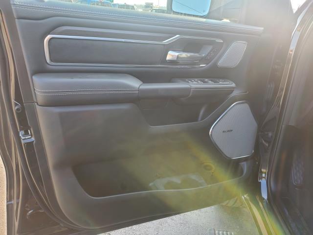 Photo of 2026 Diamond Black Crystal Pearlcoat RAM 1500