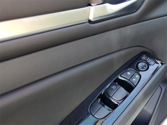 Photo of 2025 White Pearl Nissan Altima
