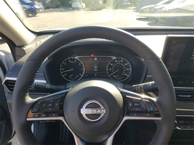 Photo of 2025 White Pearl Nissan Altima