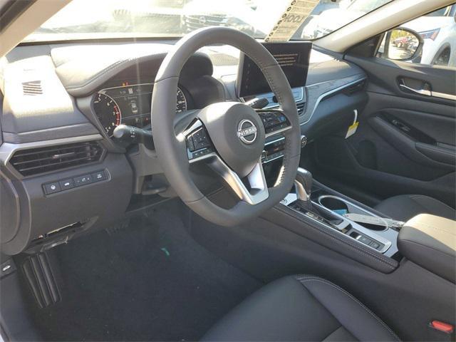Photo of 2025 White Pearl Nissan Altima