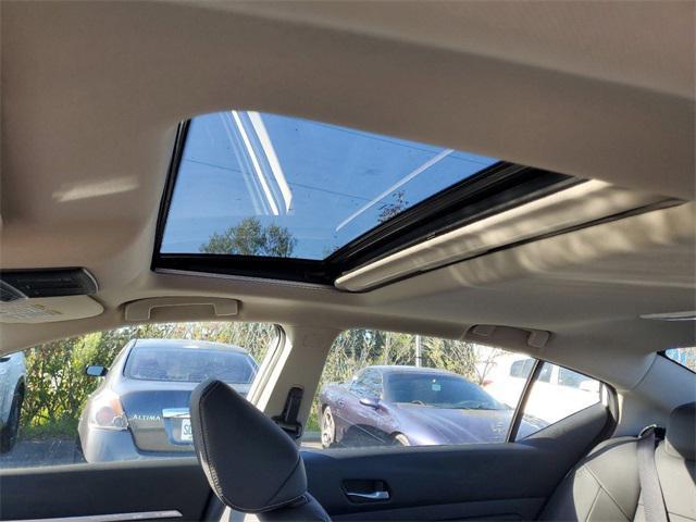 Photo of 2025 White Pearl Nissan Altima