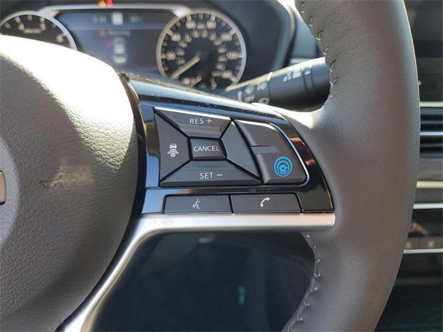 Photo of 2025 White Pearl Nissan Altima