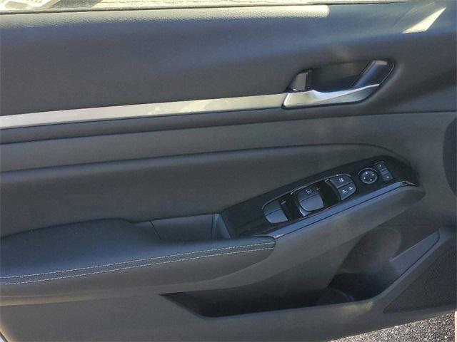 Photo of 2025 White Pearl Nissan Altima