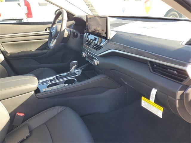 Photo of 2025 White Pearl Nissan Altima
