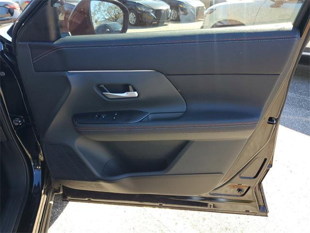 Photo of 2025 Super Black Nissan Kicks