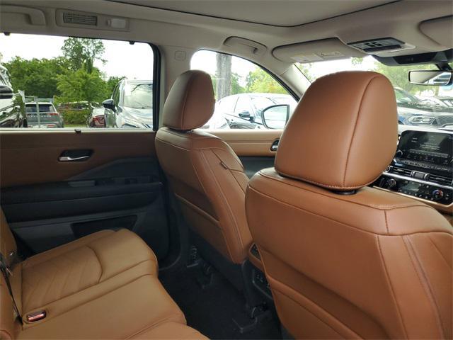 Photo of 2023 Brilliant Silver Metallic Nissan Pathfinder