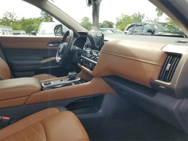 Photo of 2023 Brilliant Silver Metallic Nissan Pathfinder