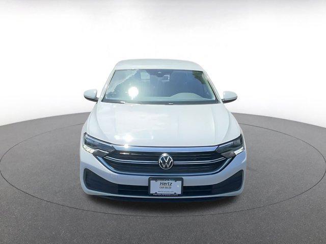 Photo of 2024 Pure White Volkswagen Jetta