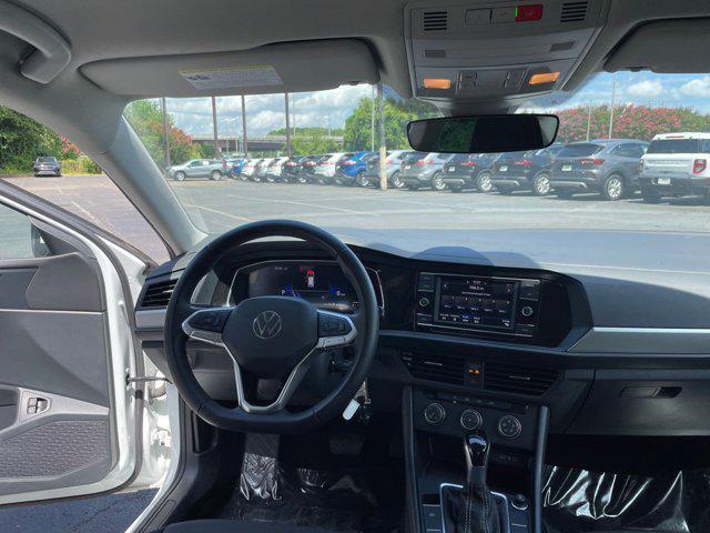 Photo of 2024 Pure White Volkswagen Jetta