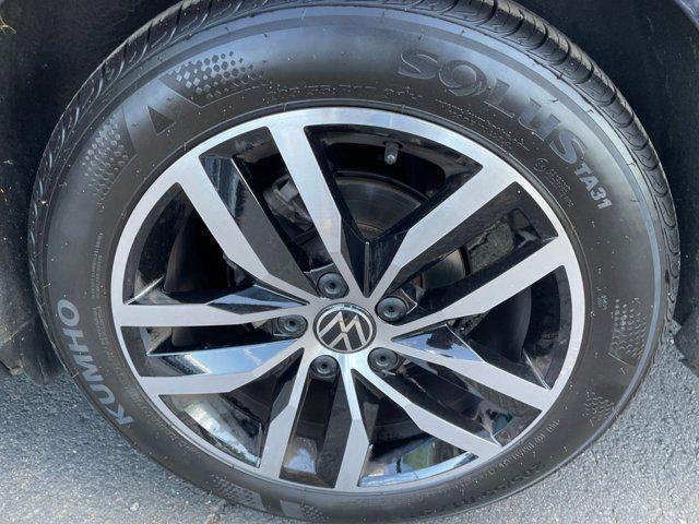 Photo of 2025 Deep Black Pearl Volkswagen Jetta