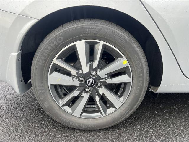 Photo of 2025 Brilliant Silver Metallic Nissan Versa