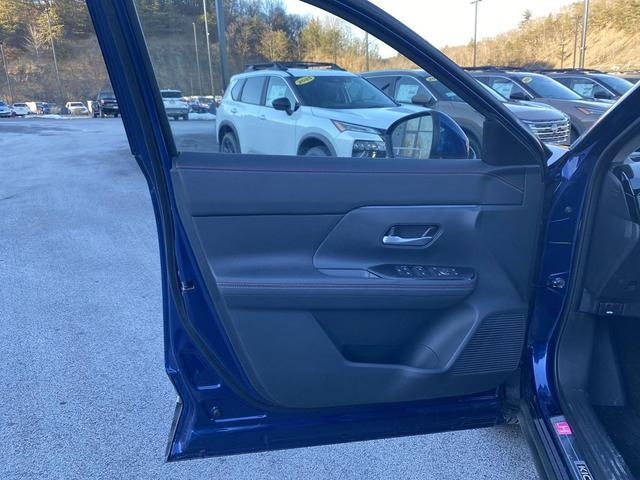 Photo of 2025 Deep Blue Pearl Nissan Kicks