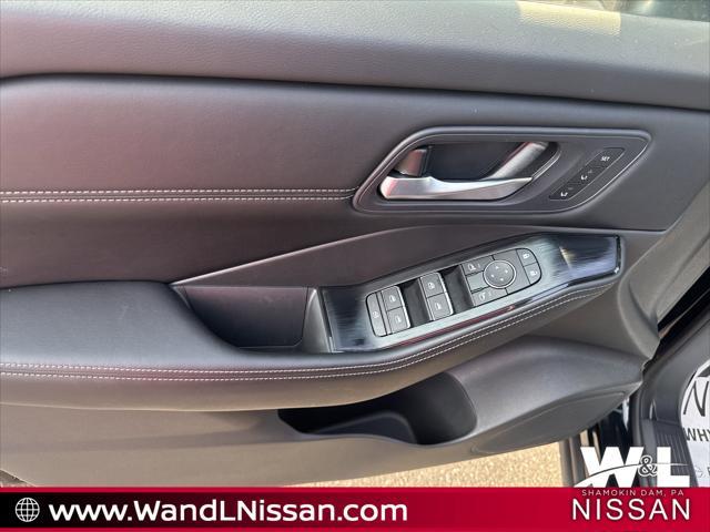 Photo of 2024 Super Black Nissan Rogue