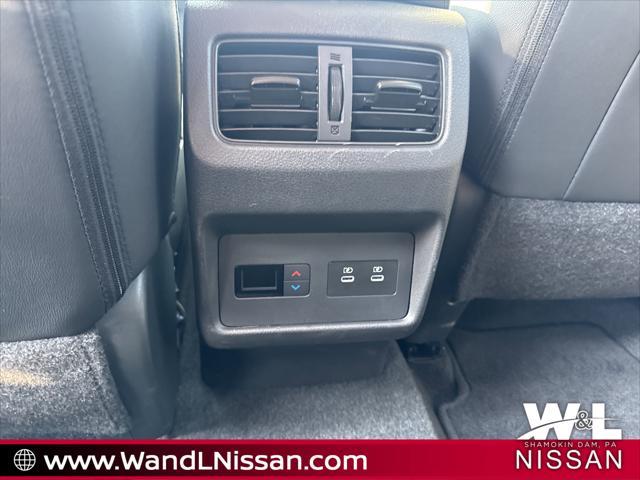 Photo of 2024 Super Black Nissan Rogue