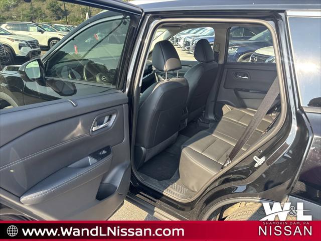 Photo of 2024 Super Black Nissan Rogue