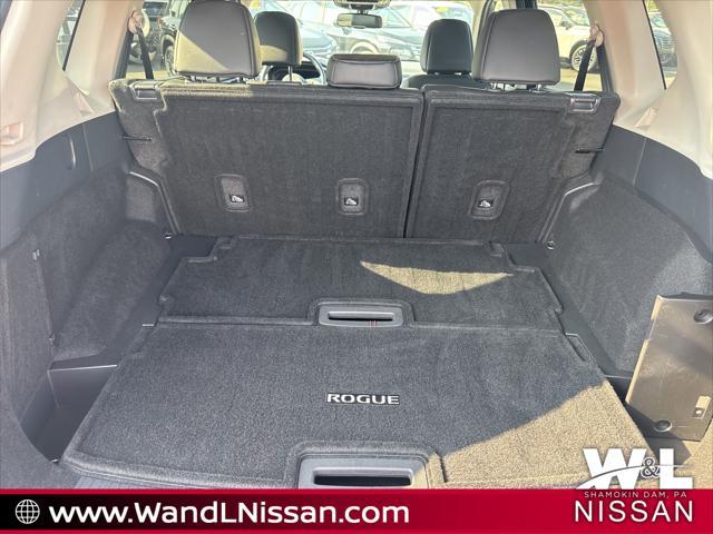 Photo of 2024 Super Black Nissan Rogue