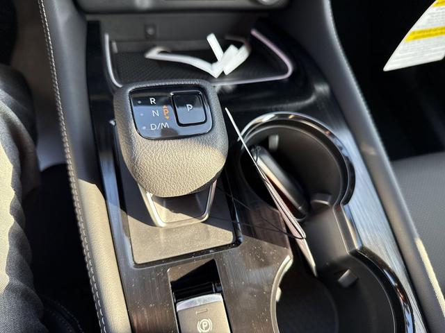 Photo of 2026 Everest White Pearl Tricoat Nissan Rogue