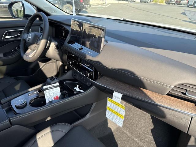 Photo of 2026 Everest White Pearl Tricoat Nissan Rogue
