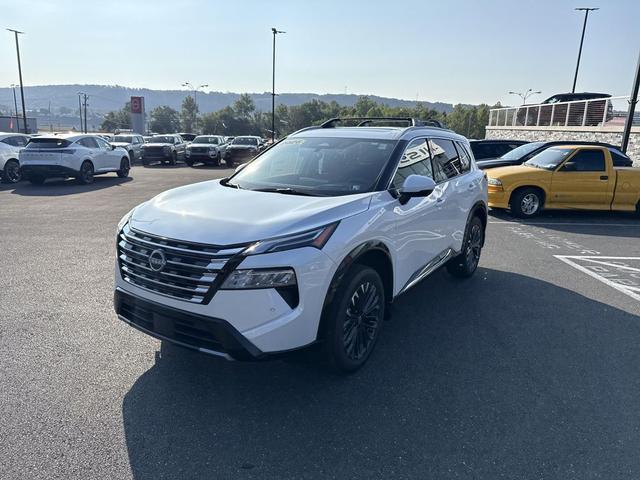Photo of 2026 Everest White Pearl Tricoat Nissan Rogue
