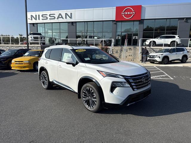 Photo of 2026 Everest White Pearl Tricoat Nissan Rogue