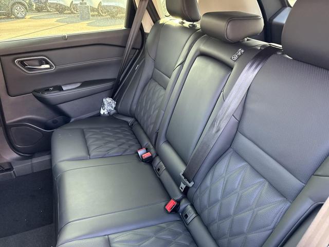 Photo of 2026 Everest White Pearl Tricoat Nissan Rogue