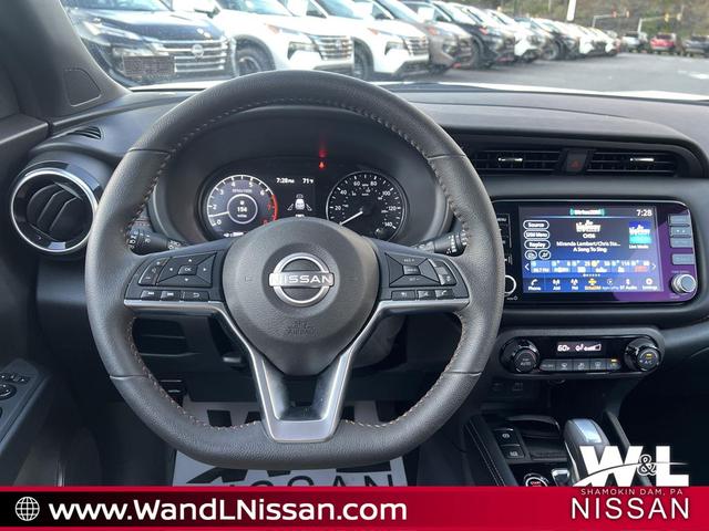 Photo of 2024 Aspen White Tricoat/Super Black Nissan Kicks