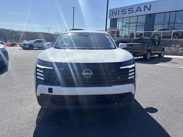 Photo of 2025 Aspen White Tricoat Nissan Kicks