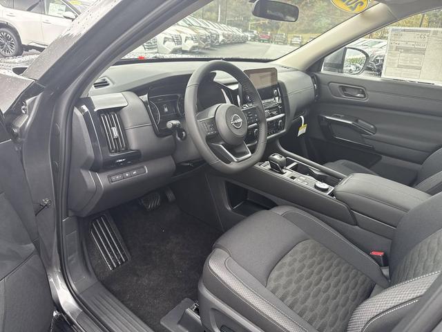 Photo of 2025 Gun Metallic Nissan Pathfinder