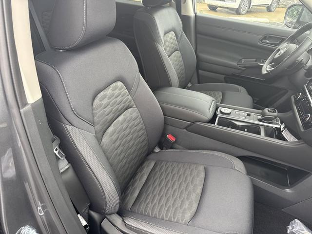 Photo of 2025 Gun Metallic Nissan Pathfinder