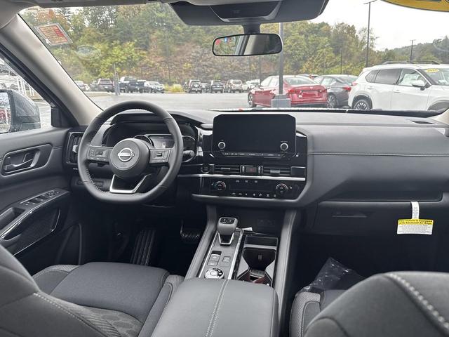 Photo of 2025 Gun Metallic Nissan Pathfinder