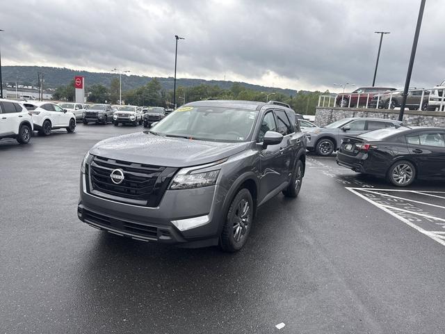 Photo of 2025 Gun Metallic Nissan Pathfinder