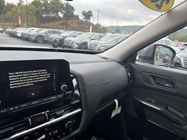 Photo of 2025 Gun Metallic Nissan Pathfinder