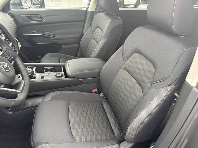 Photo of 2025 Gun Metallic Nissan Pathfinder