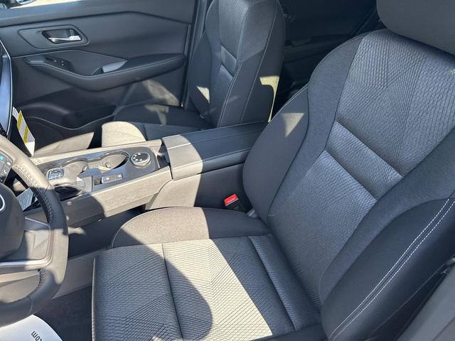 Photo of 2026 Super Black Nissan Rogue