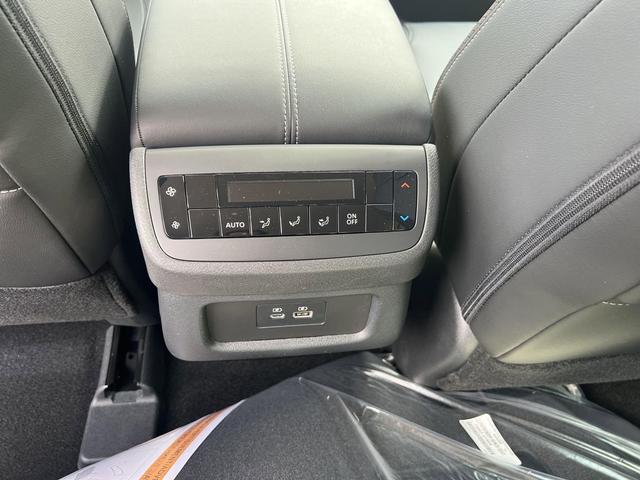 Photo of 2025 Obsidian Green Pearl Nissan Pathfinder
