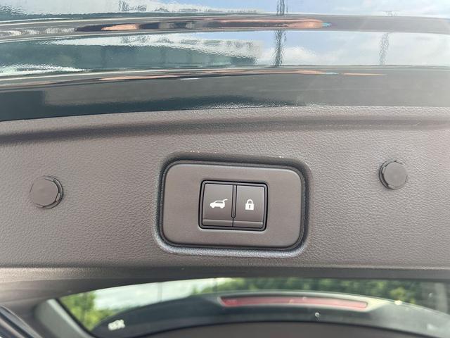 Photo of 2025 Obsidian Green Pearl Nissan Pathfinder