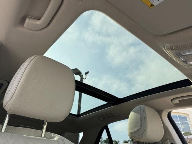 Photo of 2023 White Mercedes-Benz GLE 350