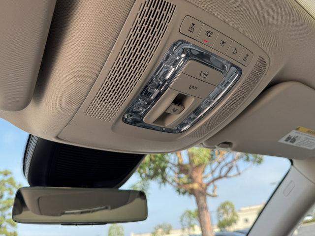 Photo of 2023 White Mercedes-Benz GLE 350
