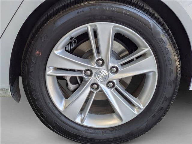 Photo of 2018 Summit White Buick Regal Sportback