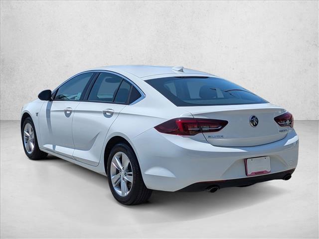 Photo of 2018 Summit White Buick Regal Sportback