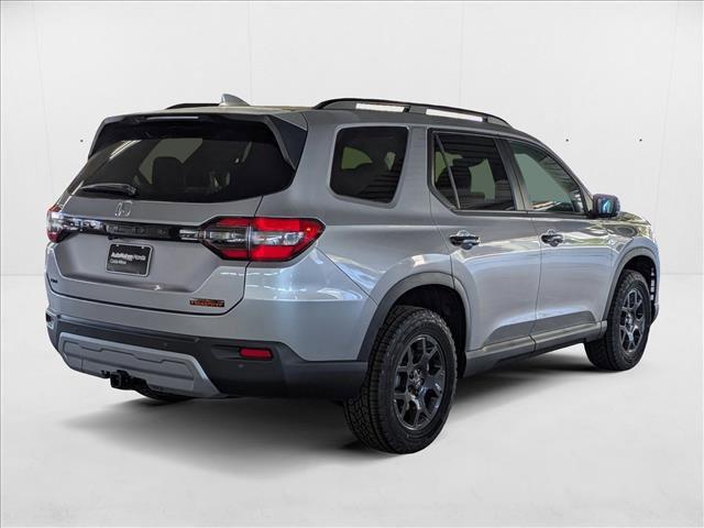 Photo of 2025 Lunar Silver Metallic Honda Pilot