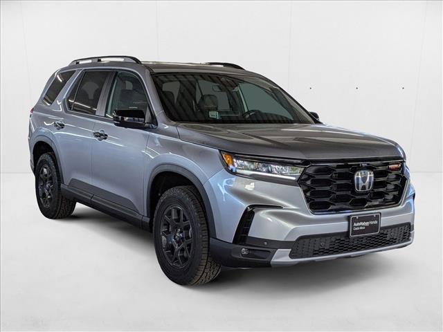 Photo of 2025 Lunar Silver Metallic Honda Pilot