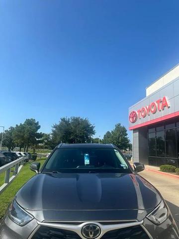 Photo of 2021 Magnetic Gray Metallic Toyota Highlander