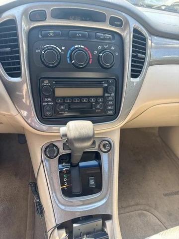 Photo of 2003 Super White Toyota Highlander