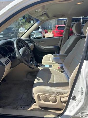 Photo of 2003 Super White Toyota Highlander