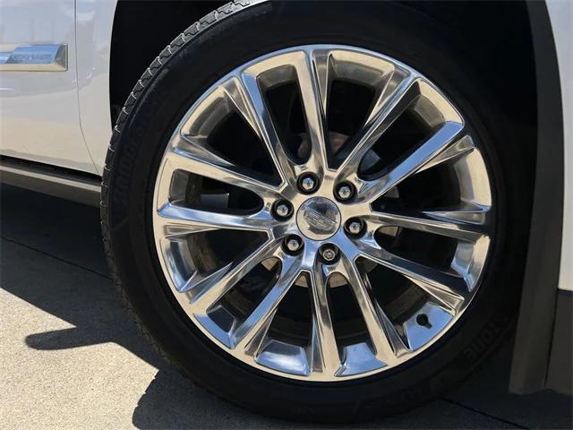 Photo of 2020 Crystal White Tricoat Cadillac Escalade