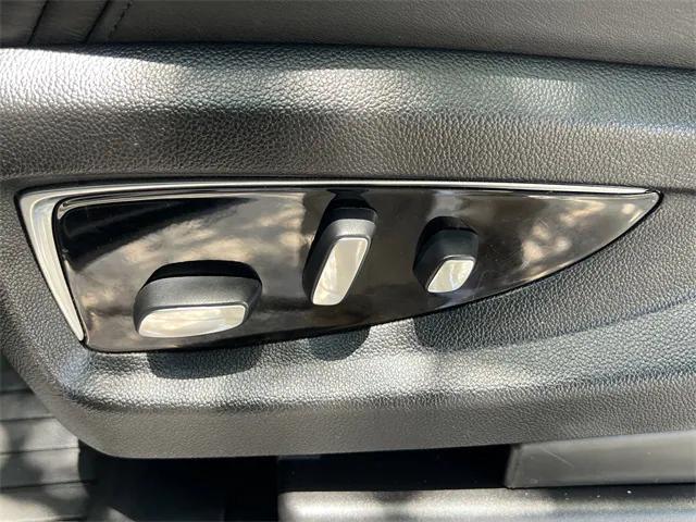 Photo of 2020 Crystal White Tricoat Cadillac Escalade